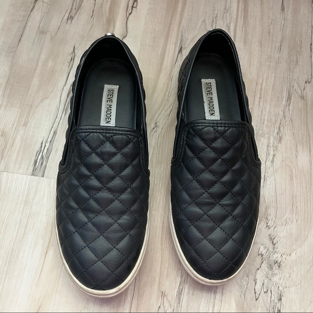 Steve Madden Women’s Ecentrcq quilted Slip On Sneakers